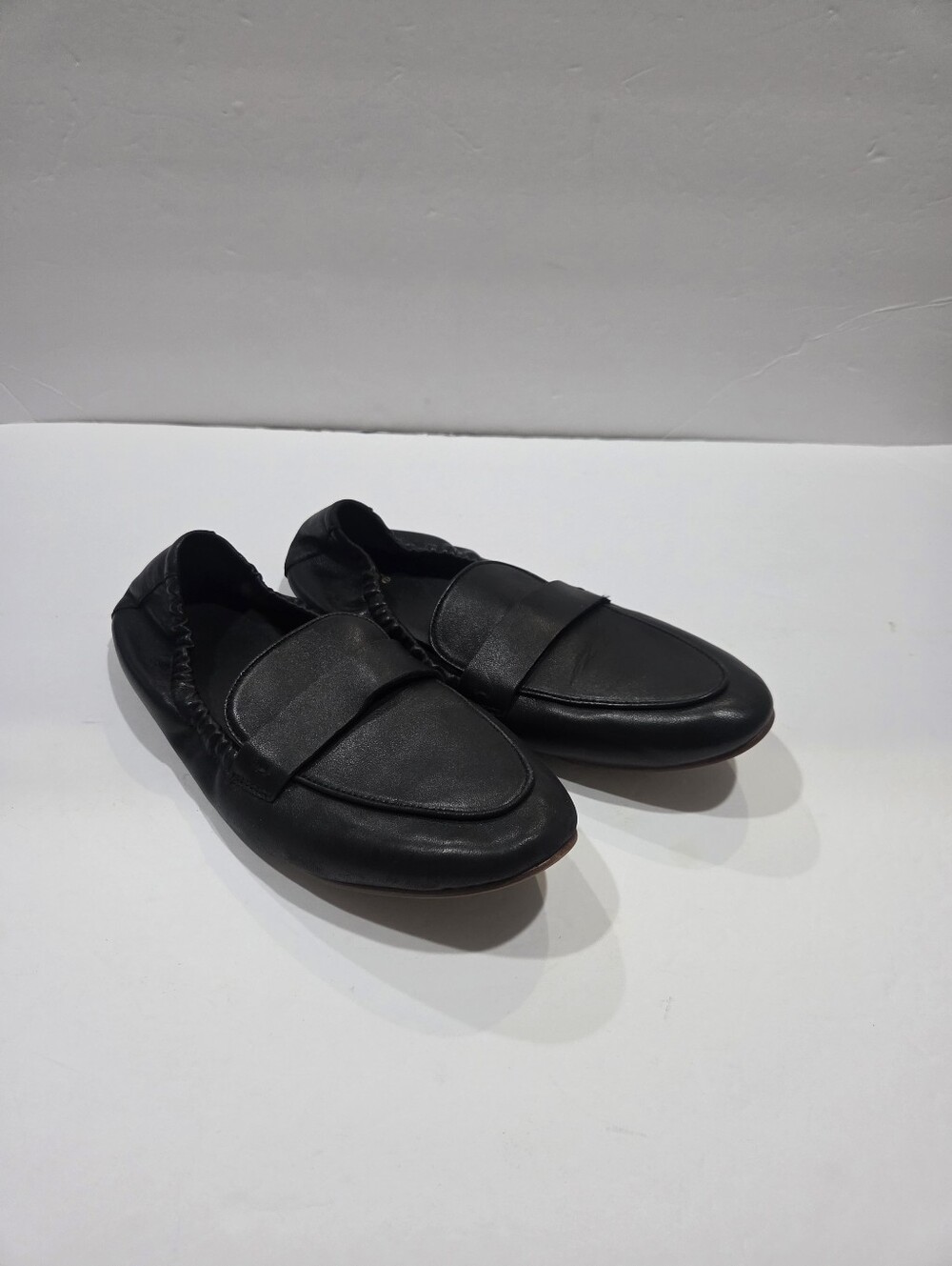 Quince Women's Black Slip-On Loafers - Classic Leather Sz.9